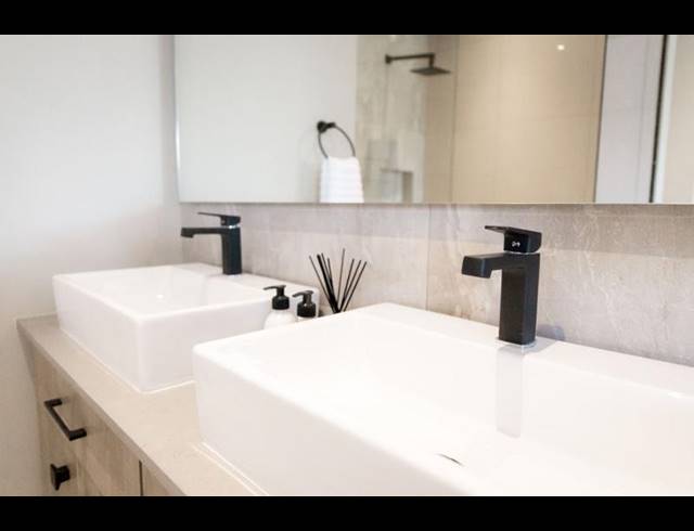 3 BEDROOM PROPERTY TO RENT IN MENLO PARK